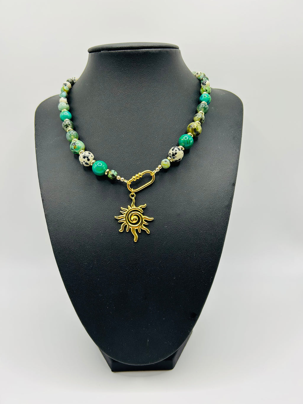 Lys Charm Necklace