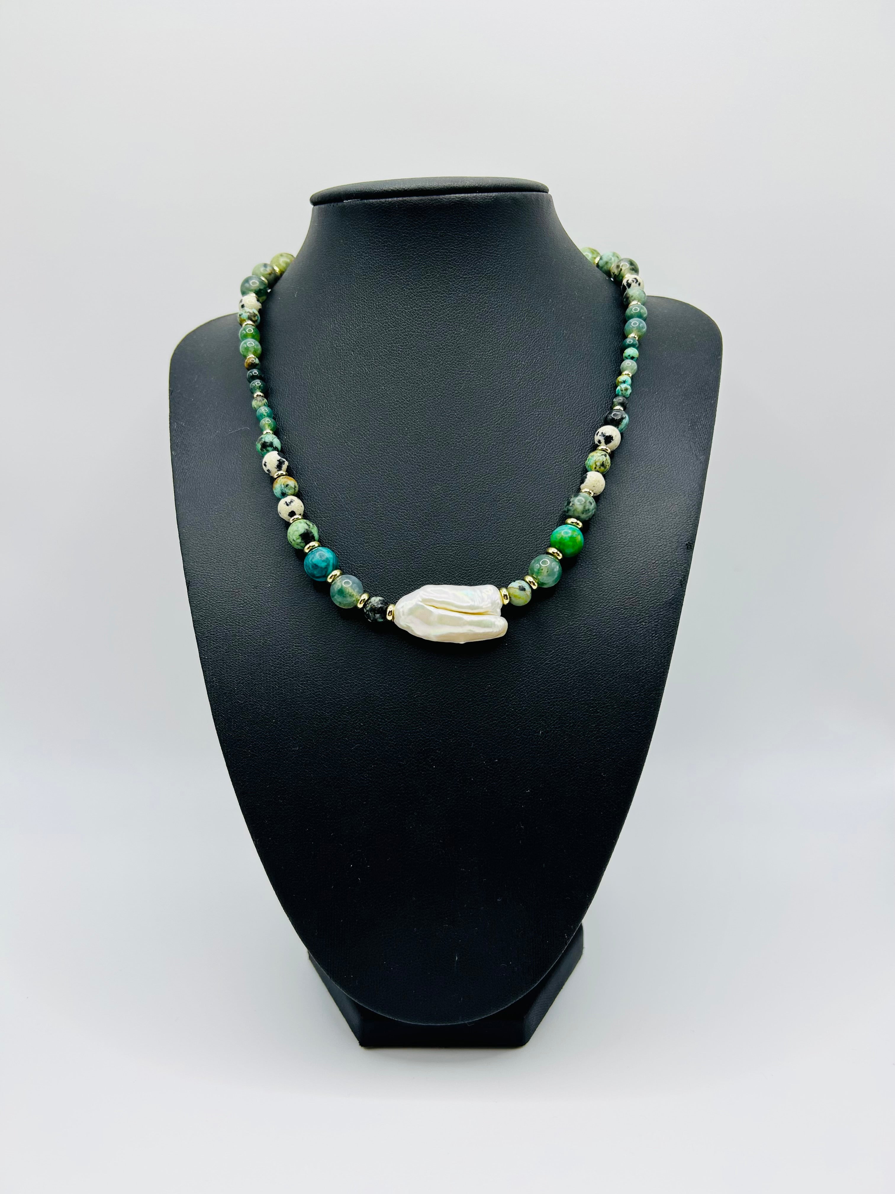 Lys Charm Necklace